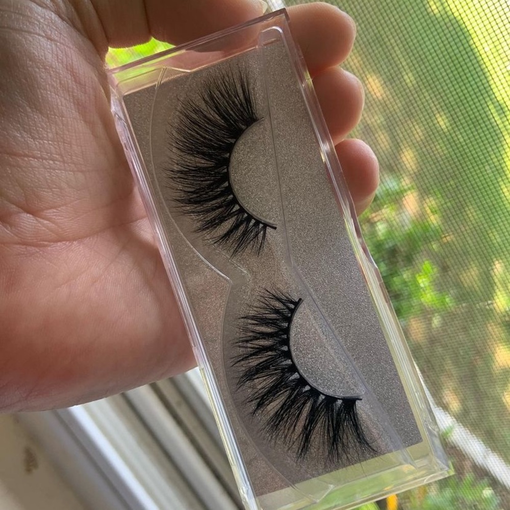 Selling lashes